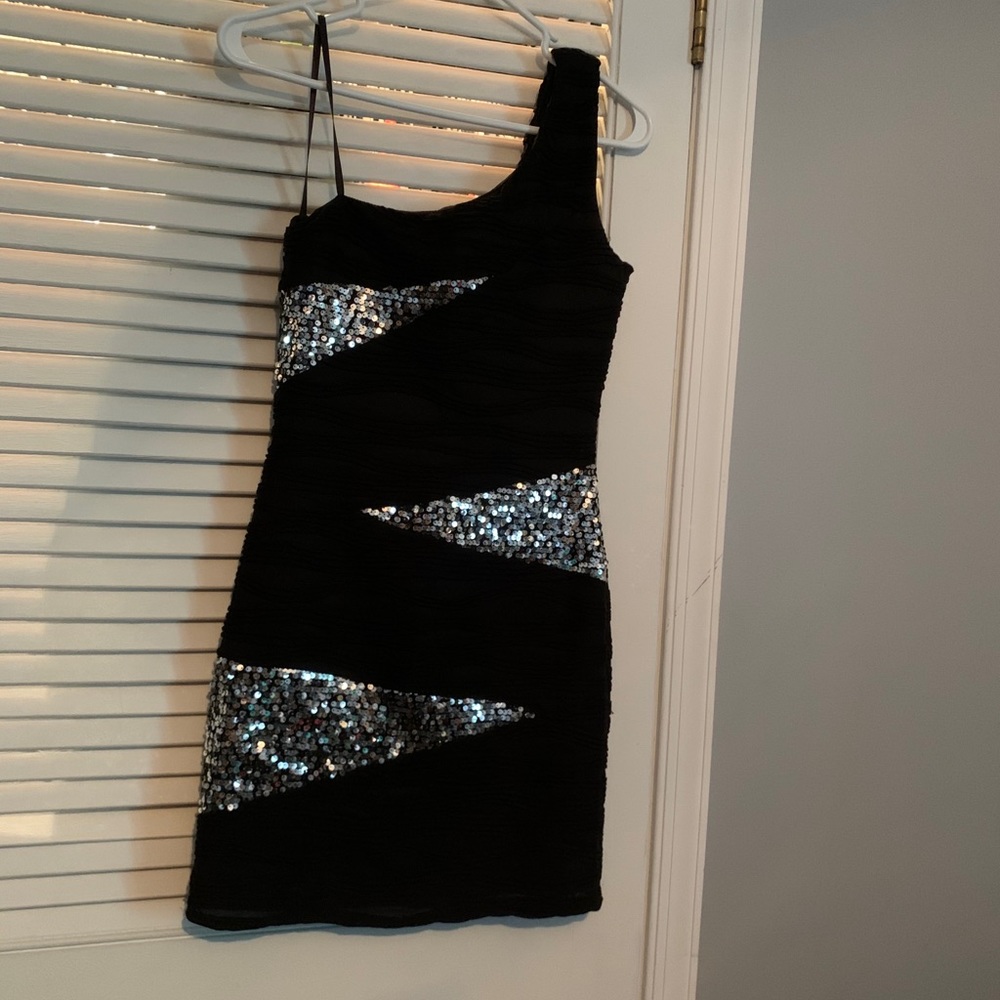 One shoulder body con dress